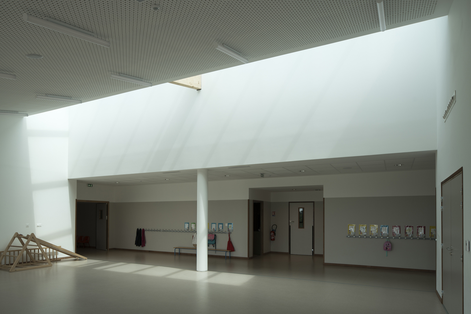 法国诺曼底小村庄的木结构学校建筑设计-33