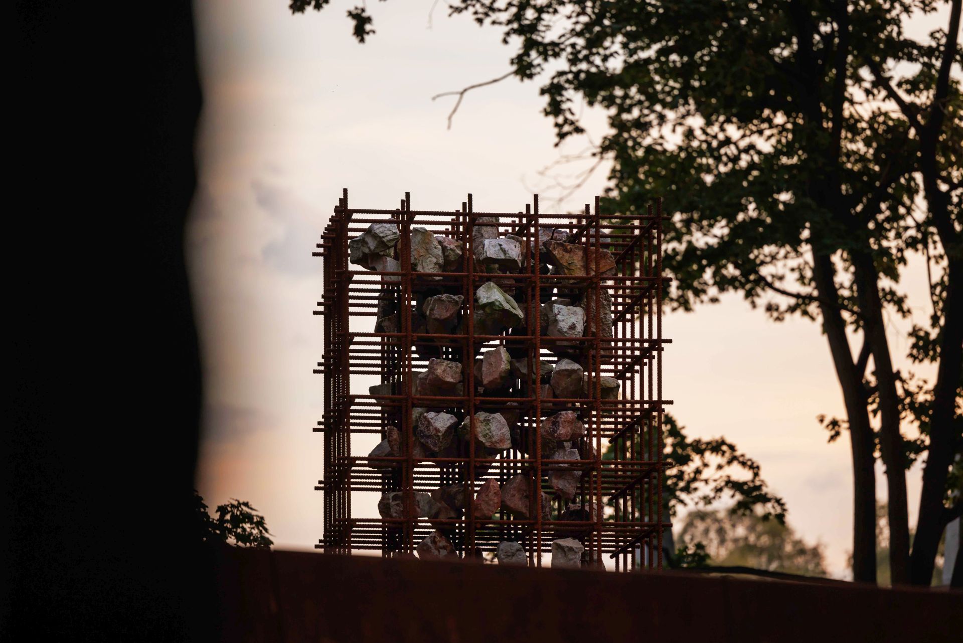 华沙犹太公墓纪念大规模坟墓的纪念碑丨波兰华沙丨Archiworks工作室-10