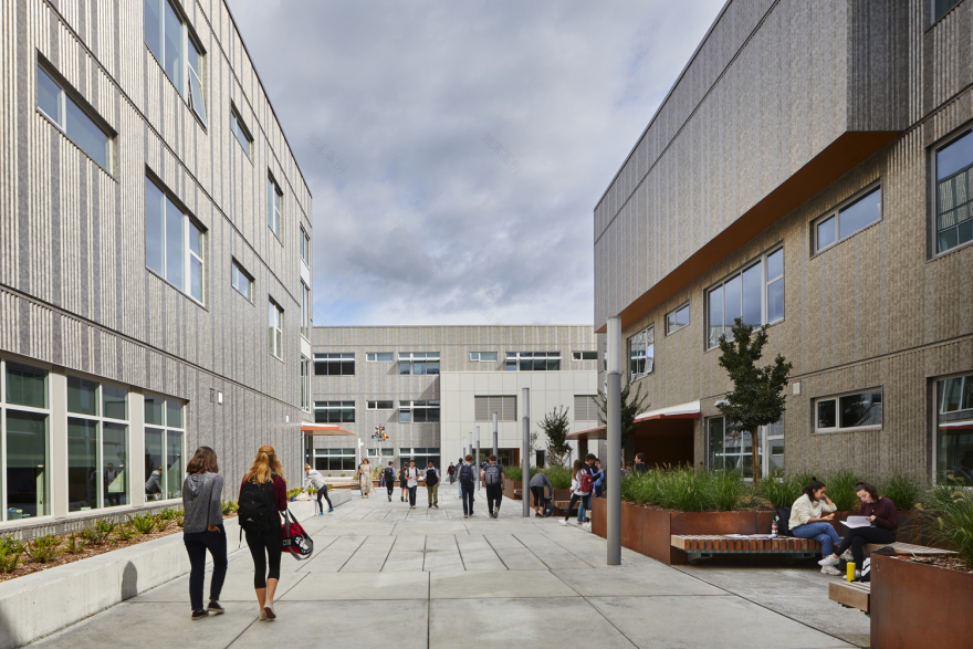 美国芒斯高中-16