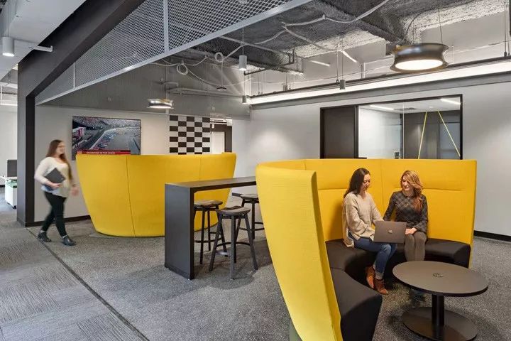 波士顿 DraftKings 梦幻体育博彩总部,活力四溢的现代办公空间-11