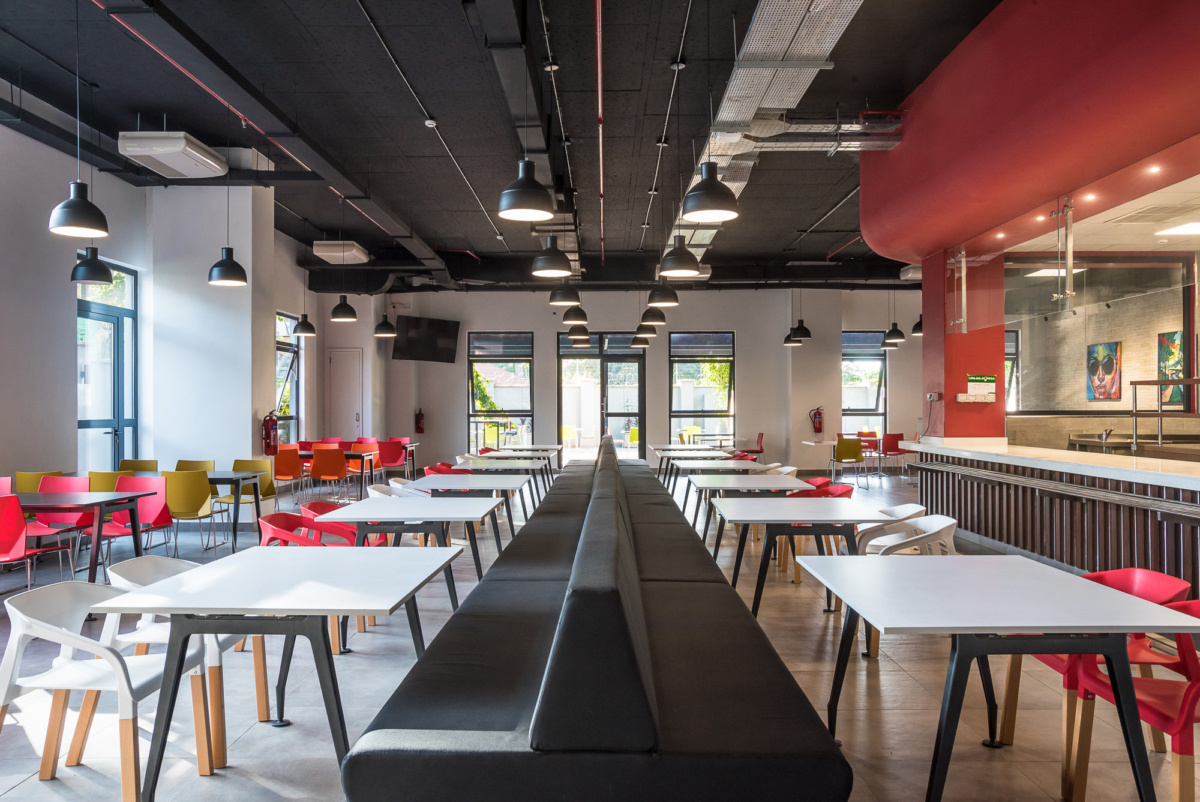 肯尼亚顶级律所现代办公空间设计-7