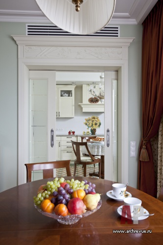 三室传统带彩绘玻璃与向日葵元素公寓丨Яровикова Анна,Мясникова Юлия-18