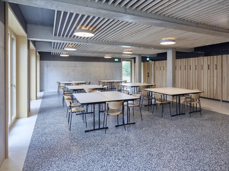 蜗牛草地的上层建筑丨瑞士丨Hinder Kalberer Architekten-6