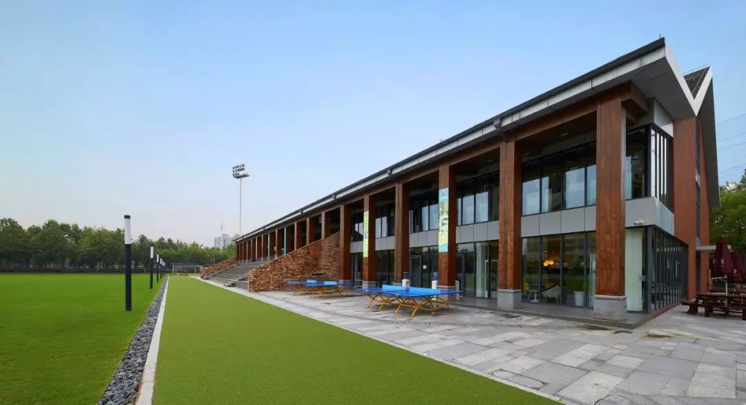 活力色彩打造的地下运动中心-23