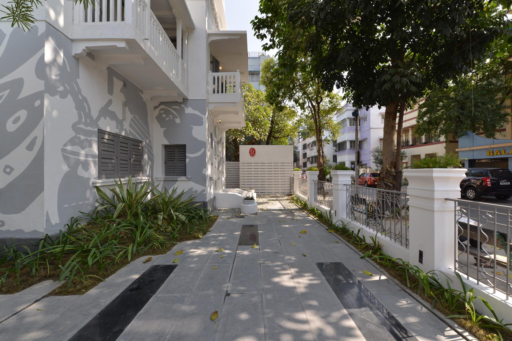 色彩碰撞的印度传统艺术酒店设计-8