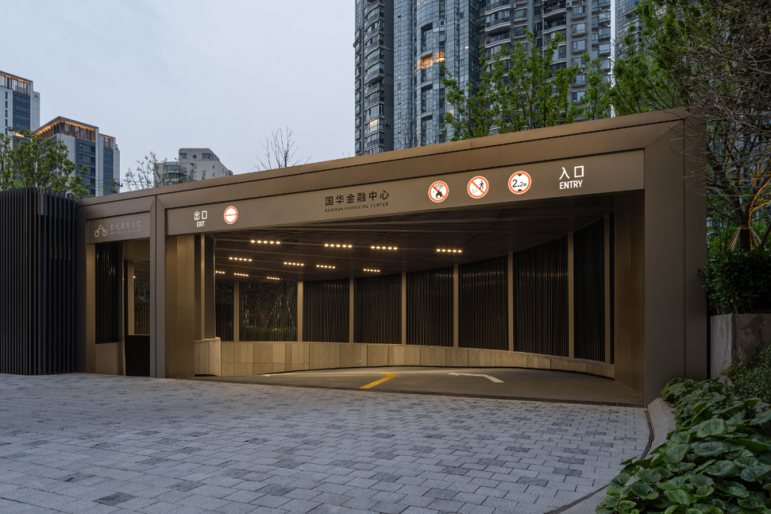 上海国华金融中心,黄浦江畔 灯塔相望丨中国上海丨上海柏熙标识有限公司-60