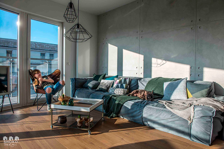 波兰全景窗公寓 | 明亮色彩与趣味空间-12
