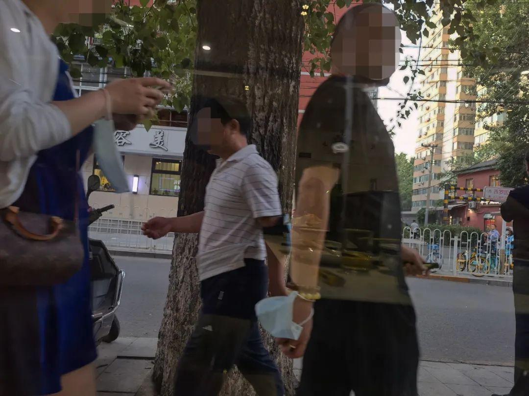 异乡夜色 · 小店的千姿百态丨黄兴国-26