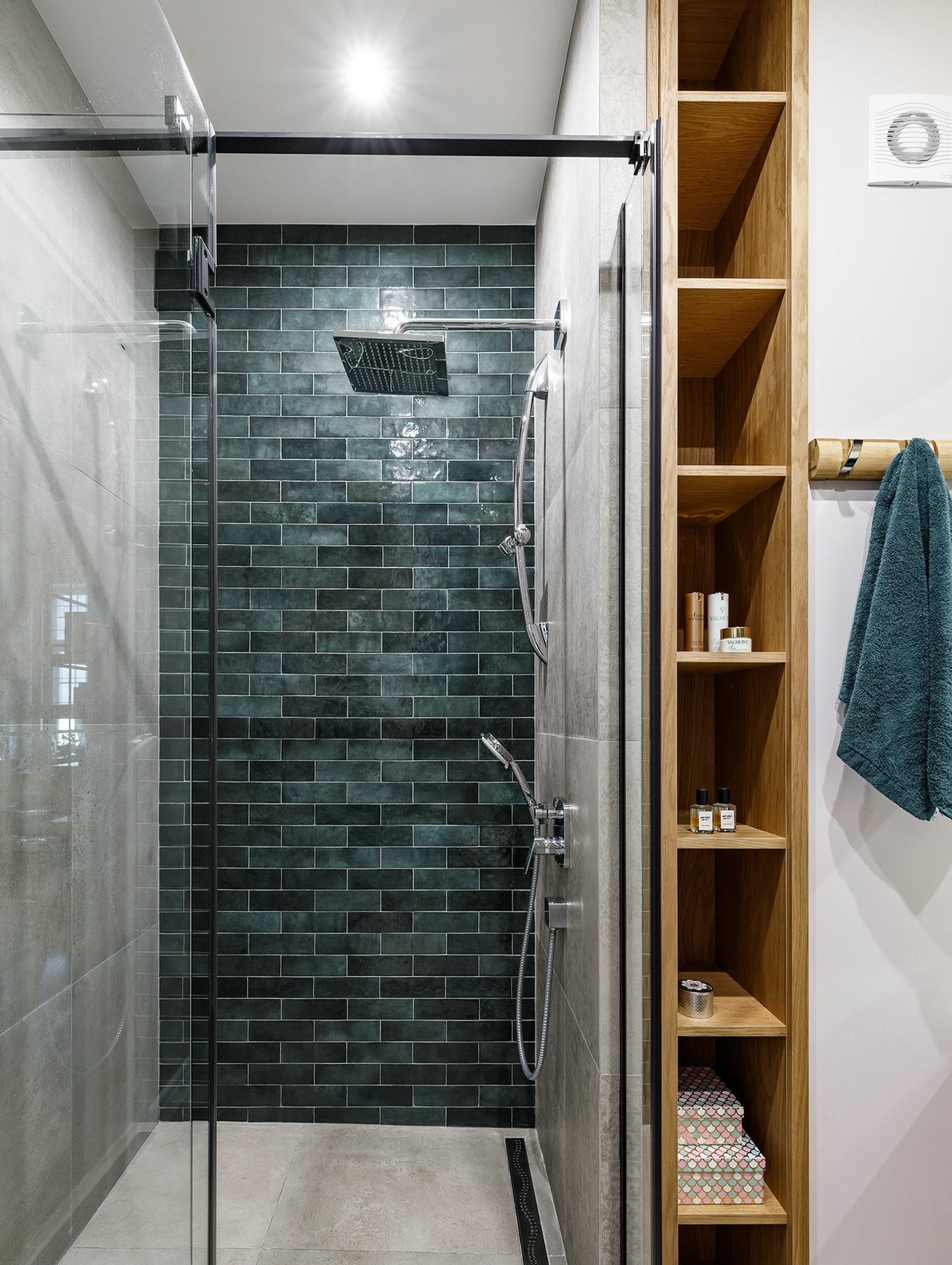 工业元素遇上色彩搭配，粗中有细的气质美学！-10