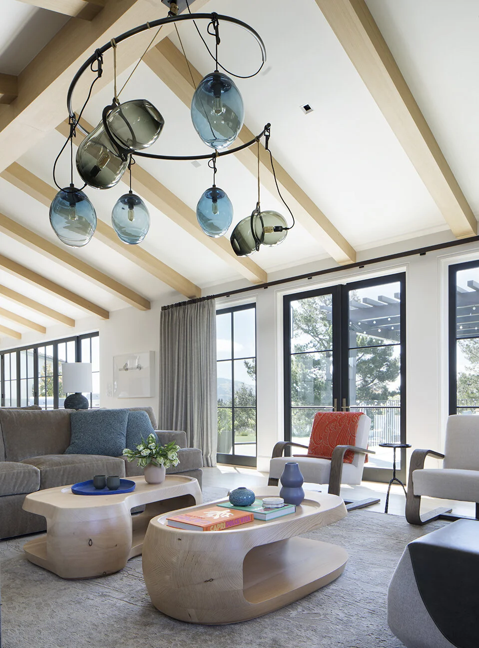 拉斐特·安·洛恩加特室内设计公司

注：Interiors常见用于室内设计、室内装饰等业务相关公司名称中，这里结合语境翻译为室内设计公司 若实际情况并非如此，可根据具体背景调整 丨美国-37