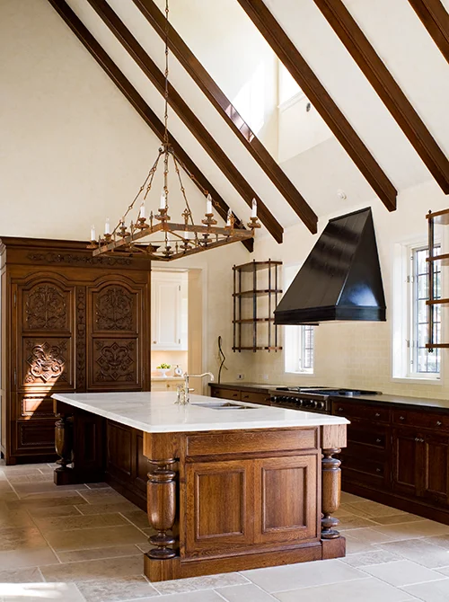 劳伦斯公园都铎式建筑（注：Tudor常见有都铎王朝；都铎式建筑风格等意思，这里结合Lawrence Park推测大概率是指都铎式的风格或建筑类型，比如是某小区内采用了都铎式风格建造的房屋等，如果有更多背景信息可得到更精准结果） 丨CASEY DESIGN | PLANNING GROUP INC.-0