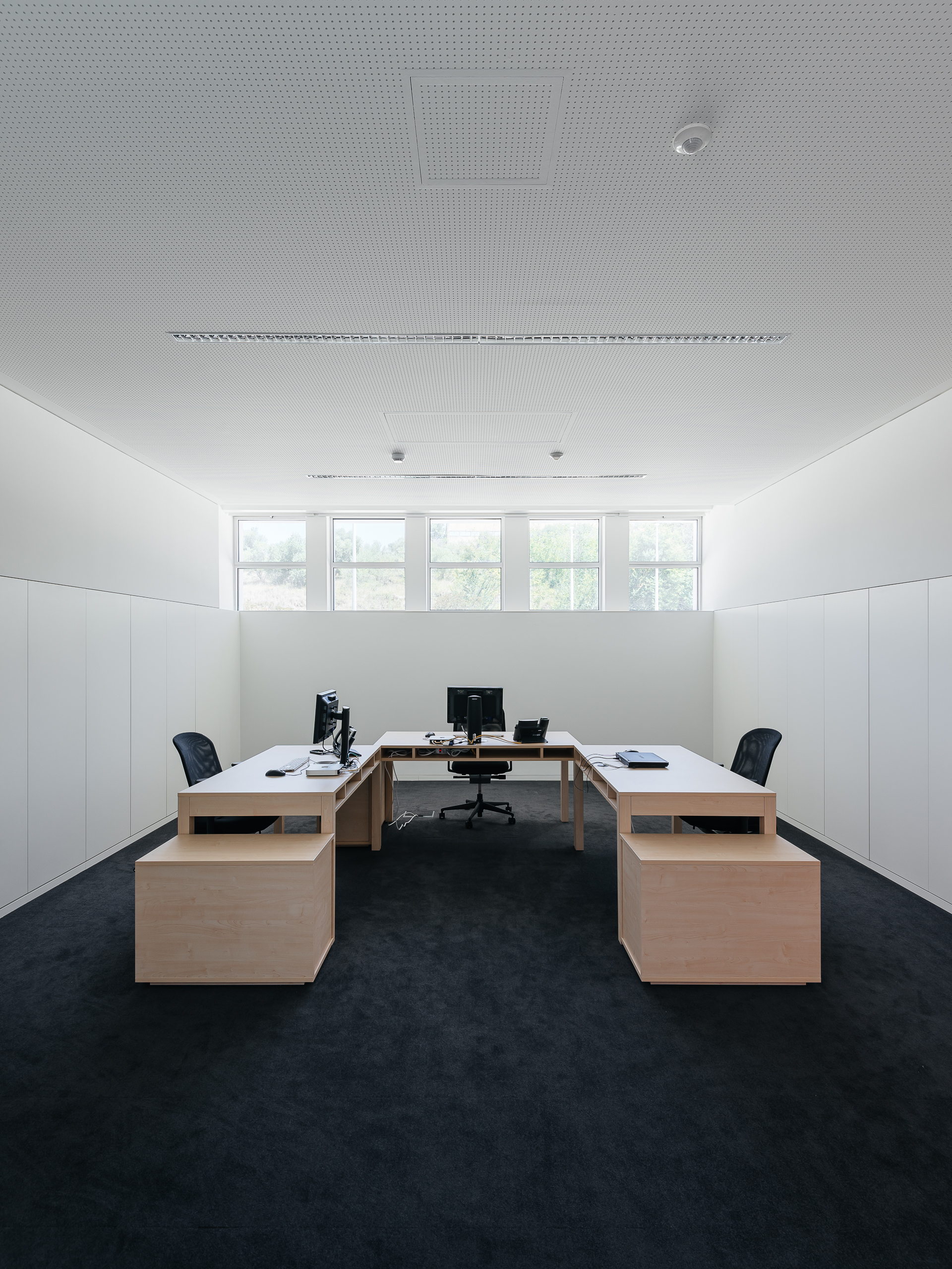 葡萄牙 Plural 药店总部物流中心,古今交融的办公建筑-27