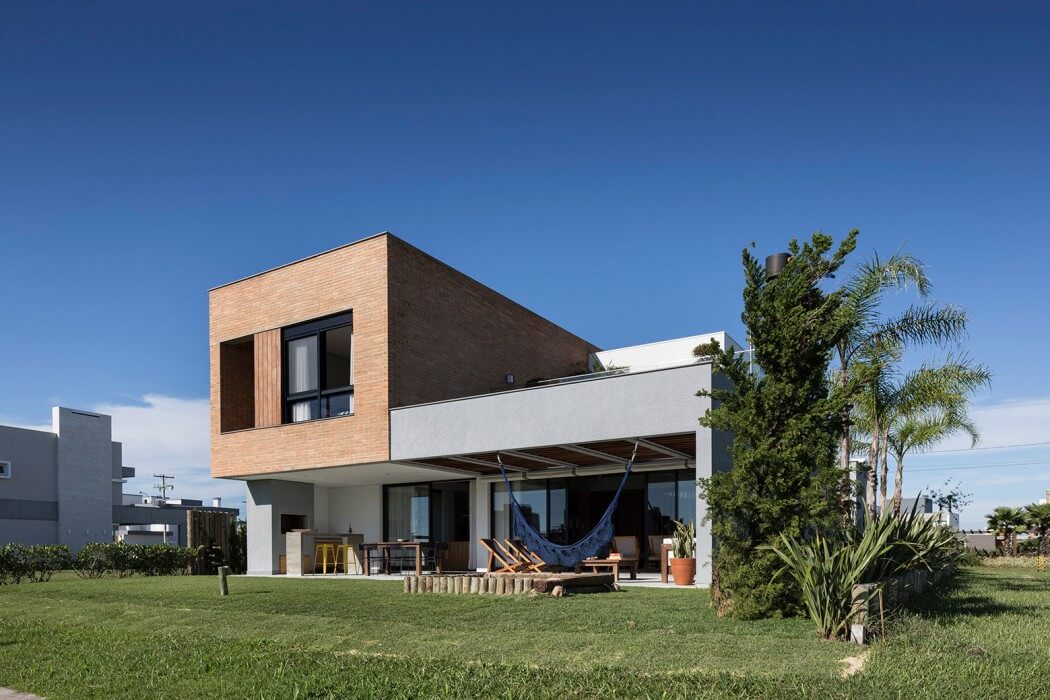 巴西独特外形两层住宅丨Seferin Arquitetura设计工作室-2