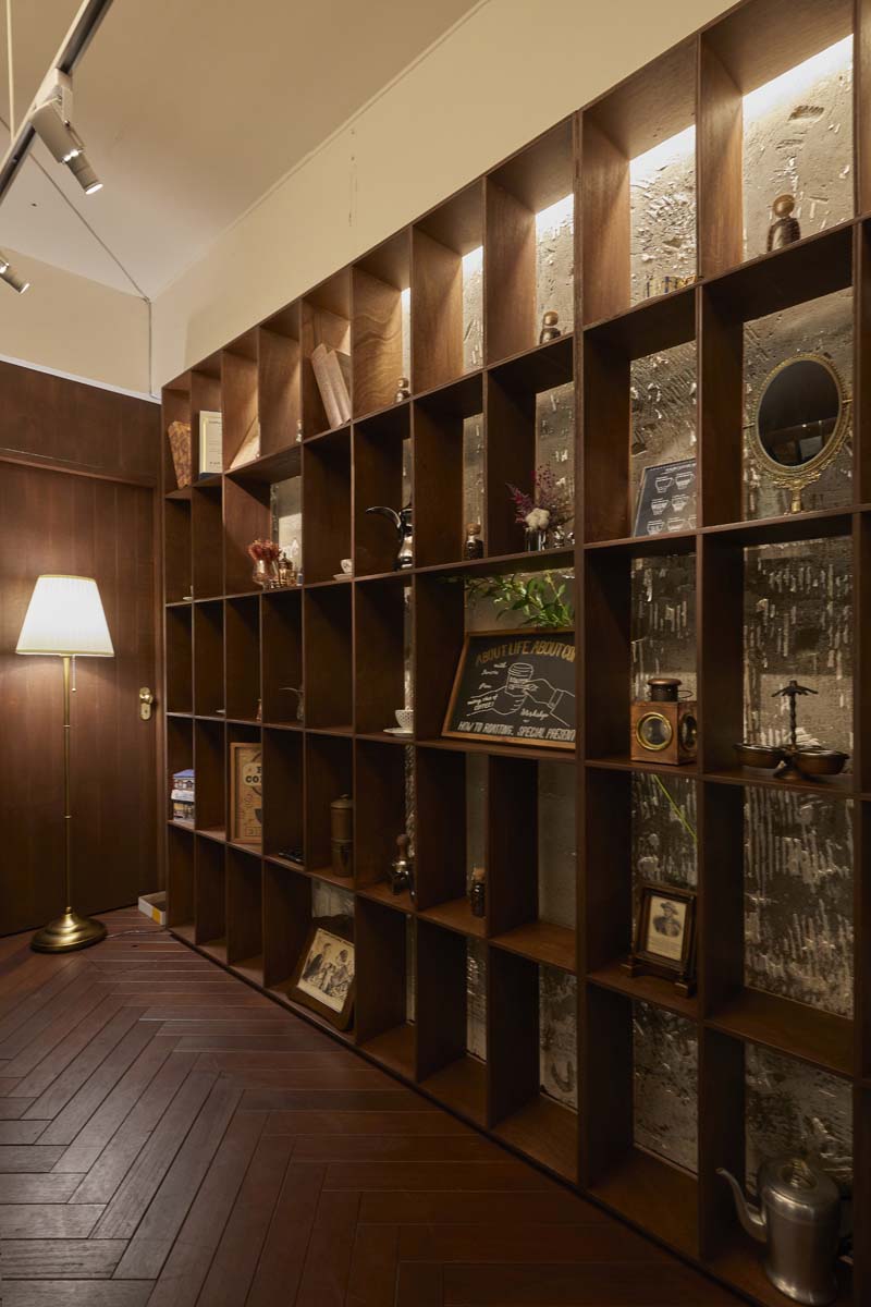 现代简约 22 平米咖啡厅，大理石与木头的温馨空间-11