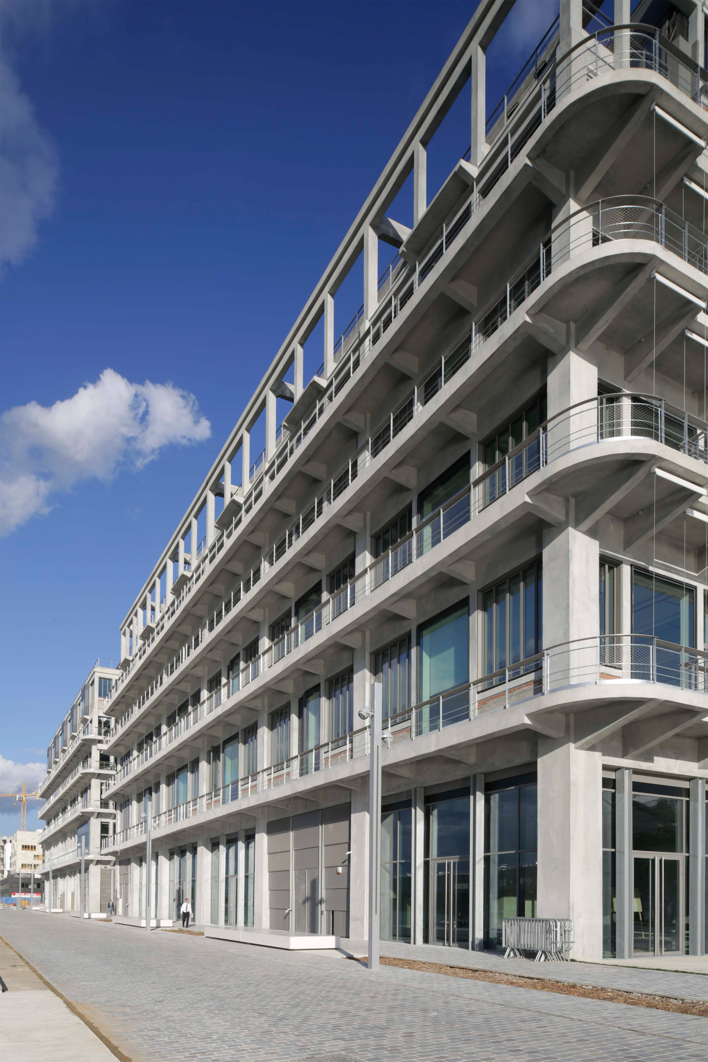 巴黎废弃仓库变身创意总部,BETC 打造绿色工业风新地标-14