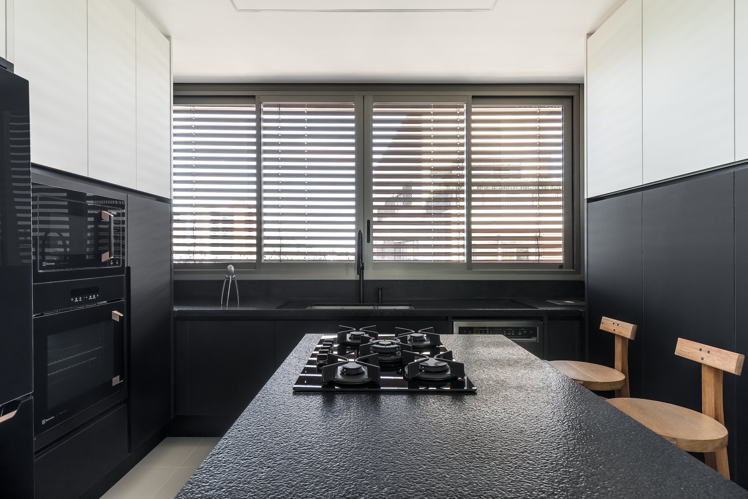 巴西 | CASª SUSPENSA | 现代豪宅 | 2022 | Giuliano Marchioratos Architects-26