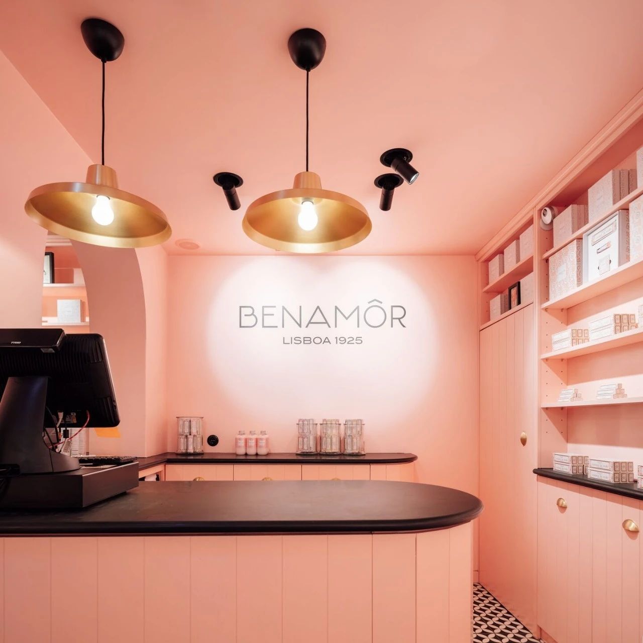 贝纳姆粉色商店 · 浪漫女孩心的魔法美容空间丨葡萄牙里斯本-33