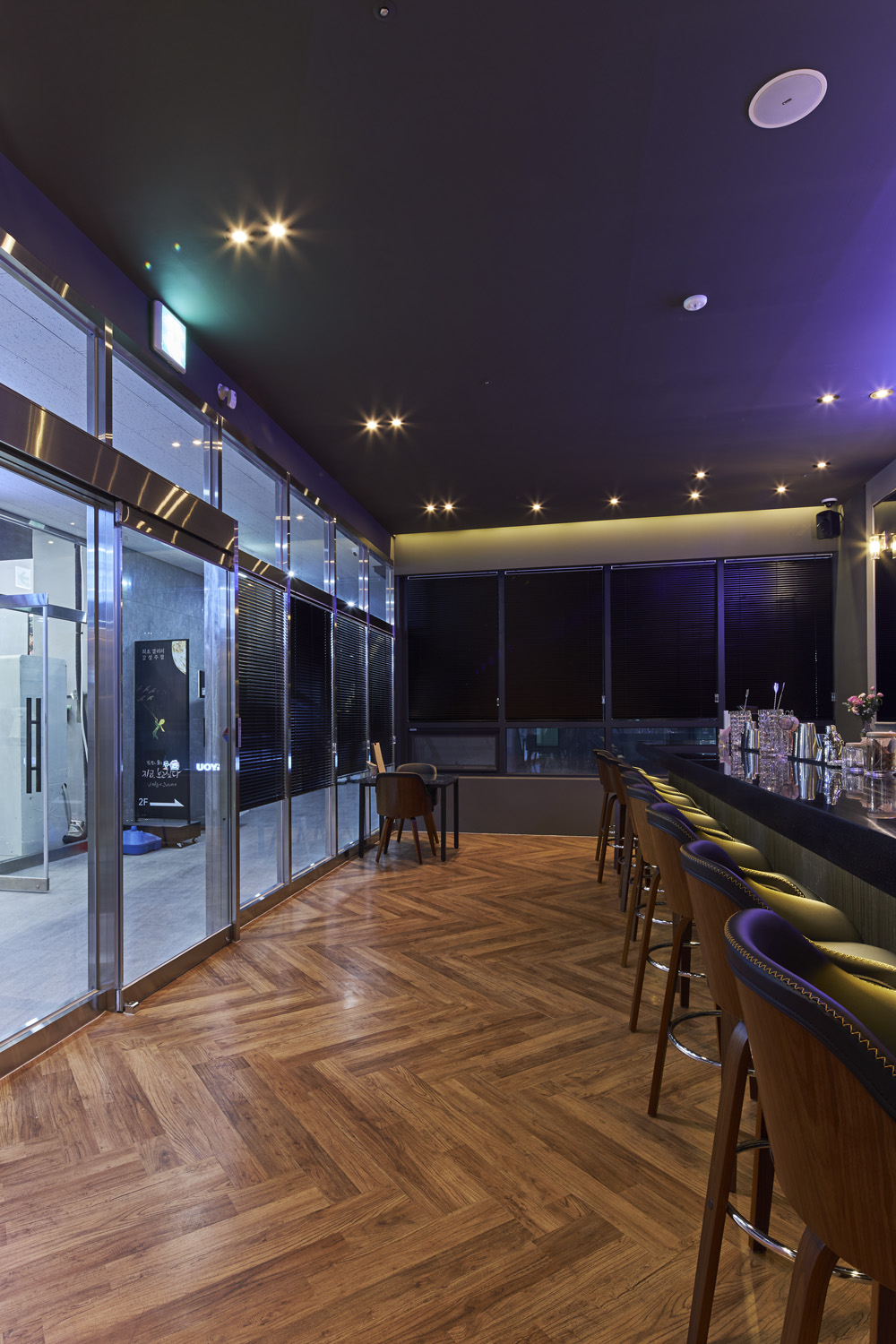 照明点睛，20 坪现代酒吧的精致氛围-8