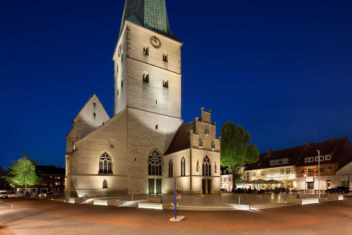 德国 Borken 圣雷米吉乌斯教堂广场的现代改造-18