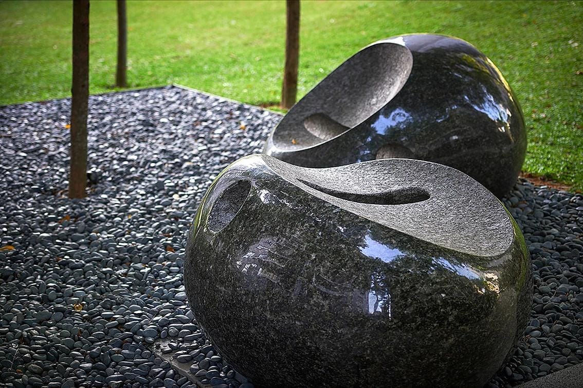 日裔雕塑&景观设计师OKASHIMO创造的系列石头艺术品-28