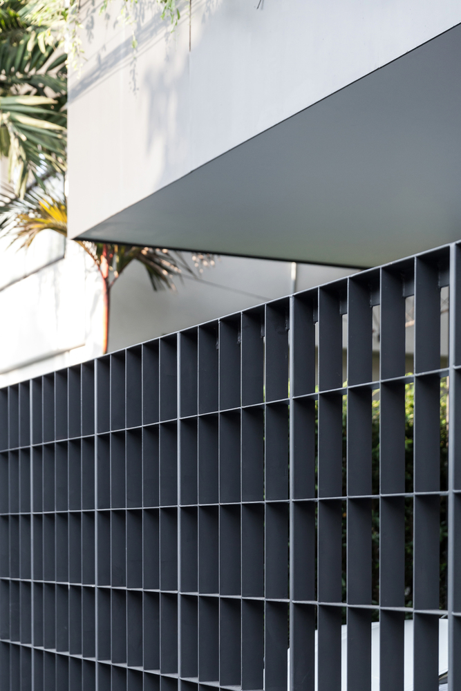 泰国曼谷“花鸟房”翻新设计，自然光与钢结构完美融合-51