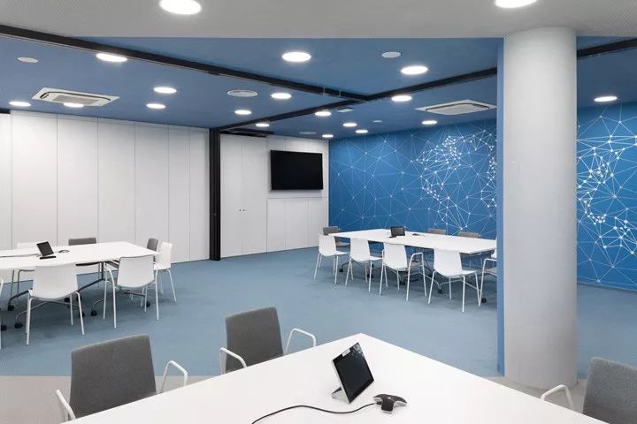 Milestone Systems 索非亚办公室——对称布局中的空间多变性-22