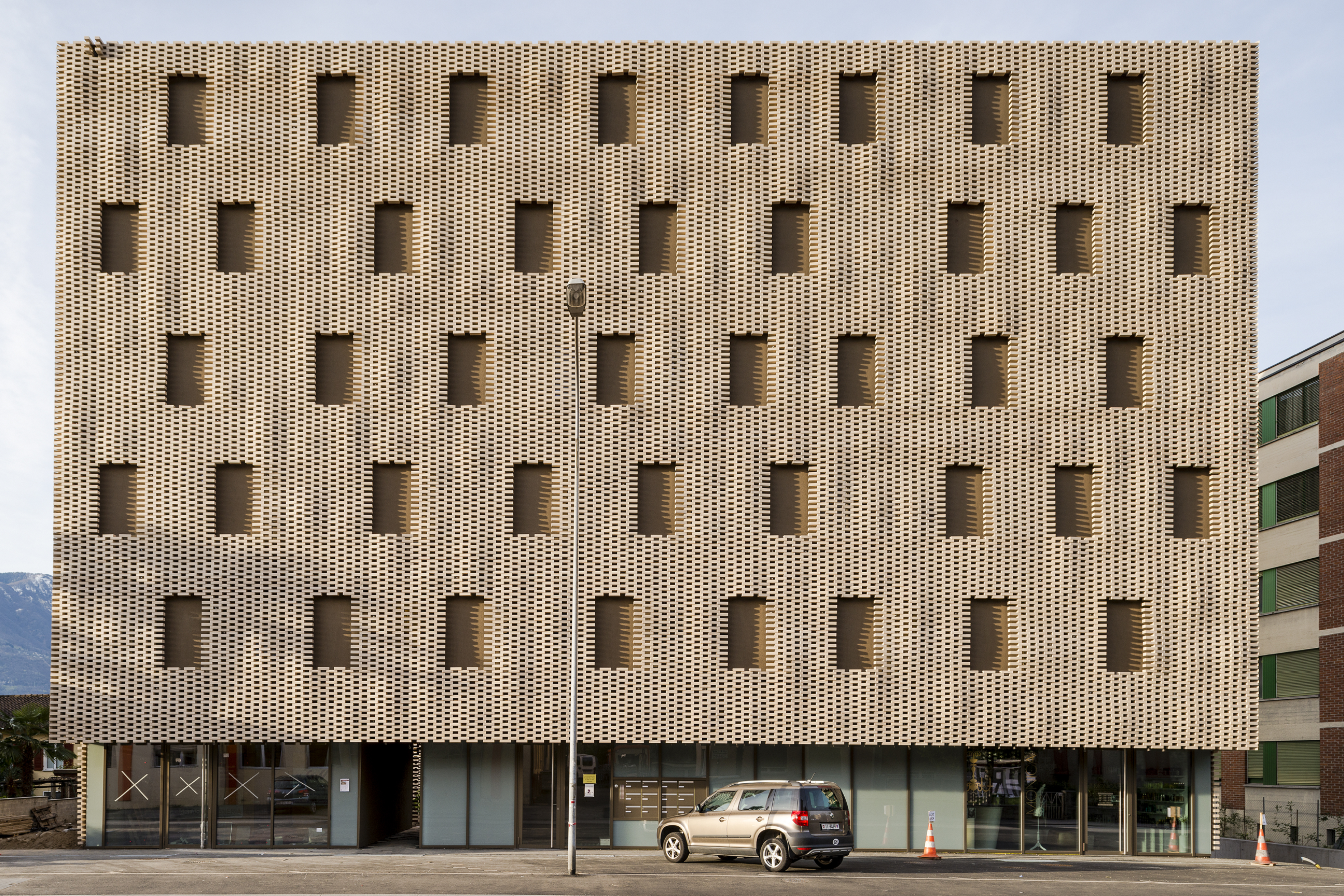 瑞士洛迦诺市“Residenza Le Stelle”项目 | 创新模块化立面设计-37