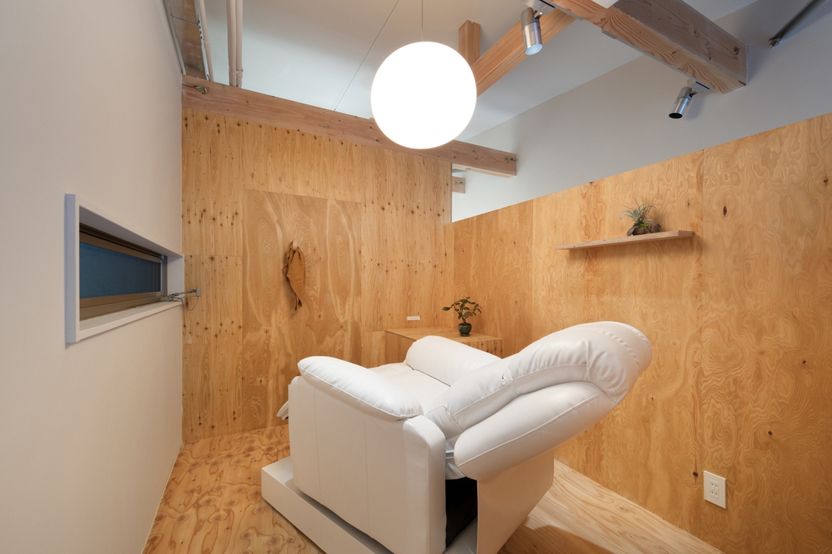 日本大阪 LAND 发型沙龙,狭长空间里的多功能设计-13