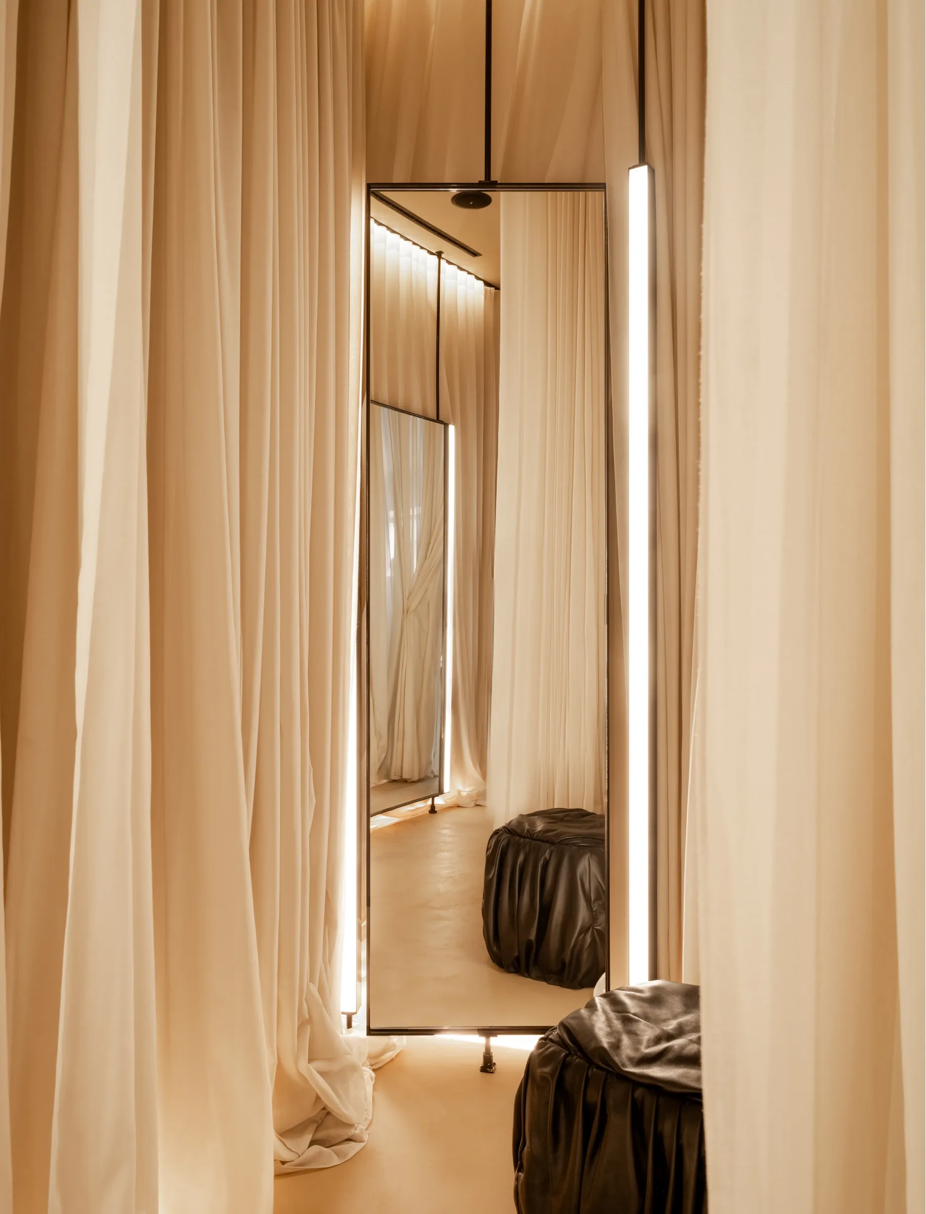 Alexandra Burmistrova——以对比、细腻和质感为基础展现创始人的内心世界-16