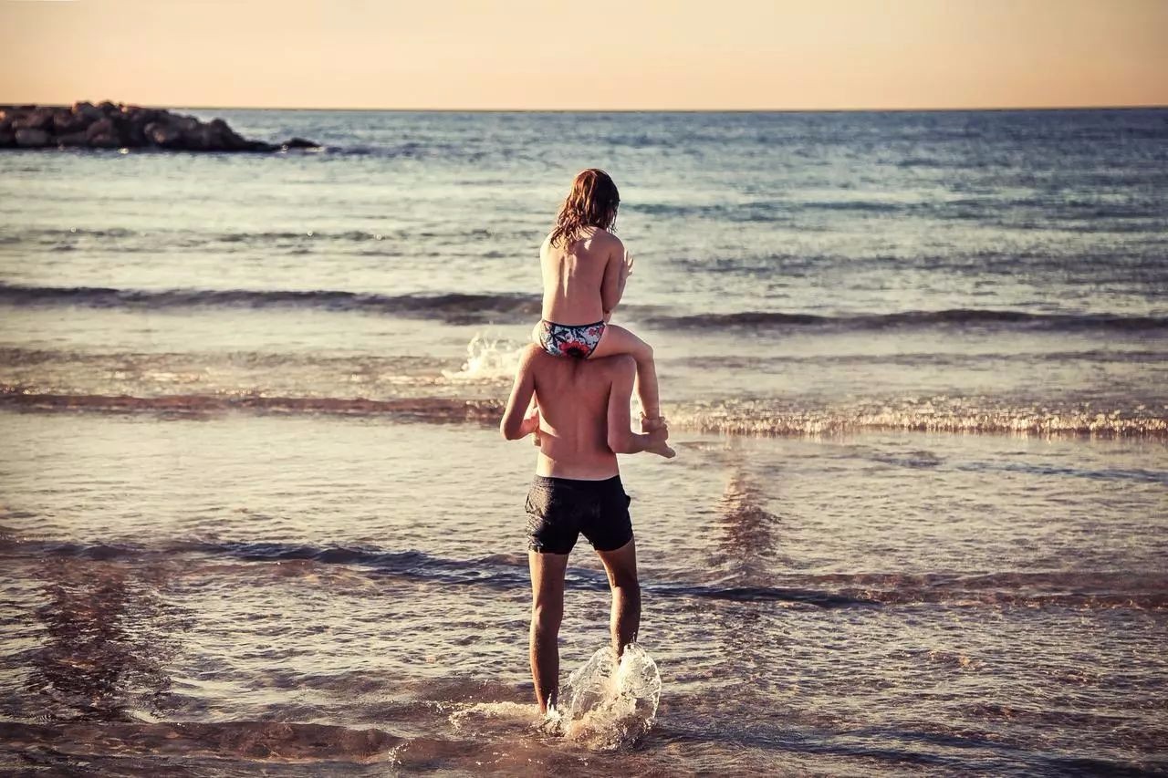 布朗酒店的灯塔-32