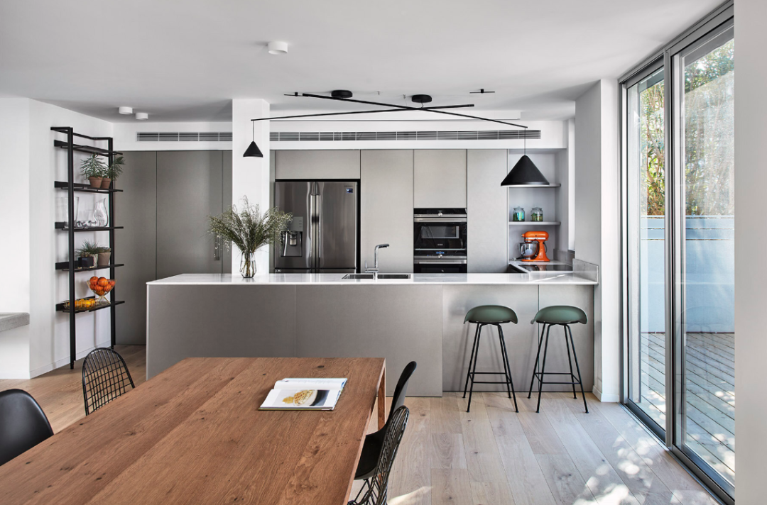 以色列简约住宅的宽敞魅力-11