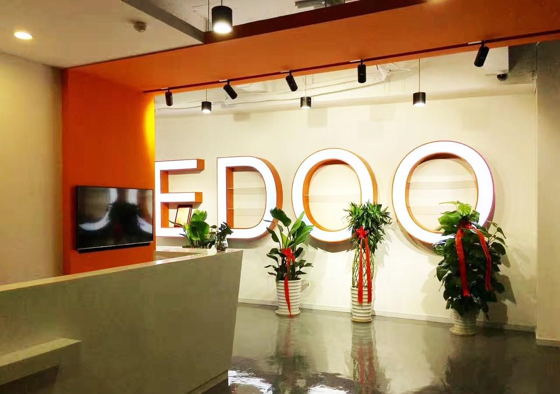 三位大师的橙色火花 | LOGO 元素巧妙的室内设计-5