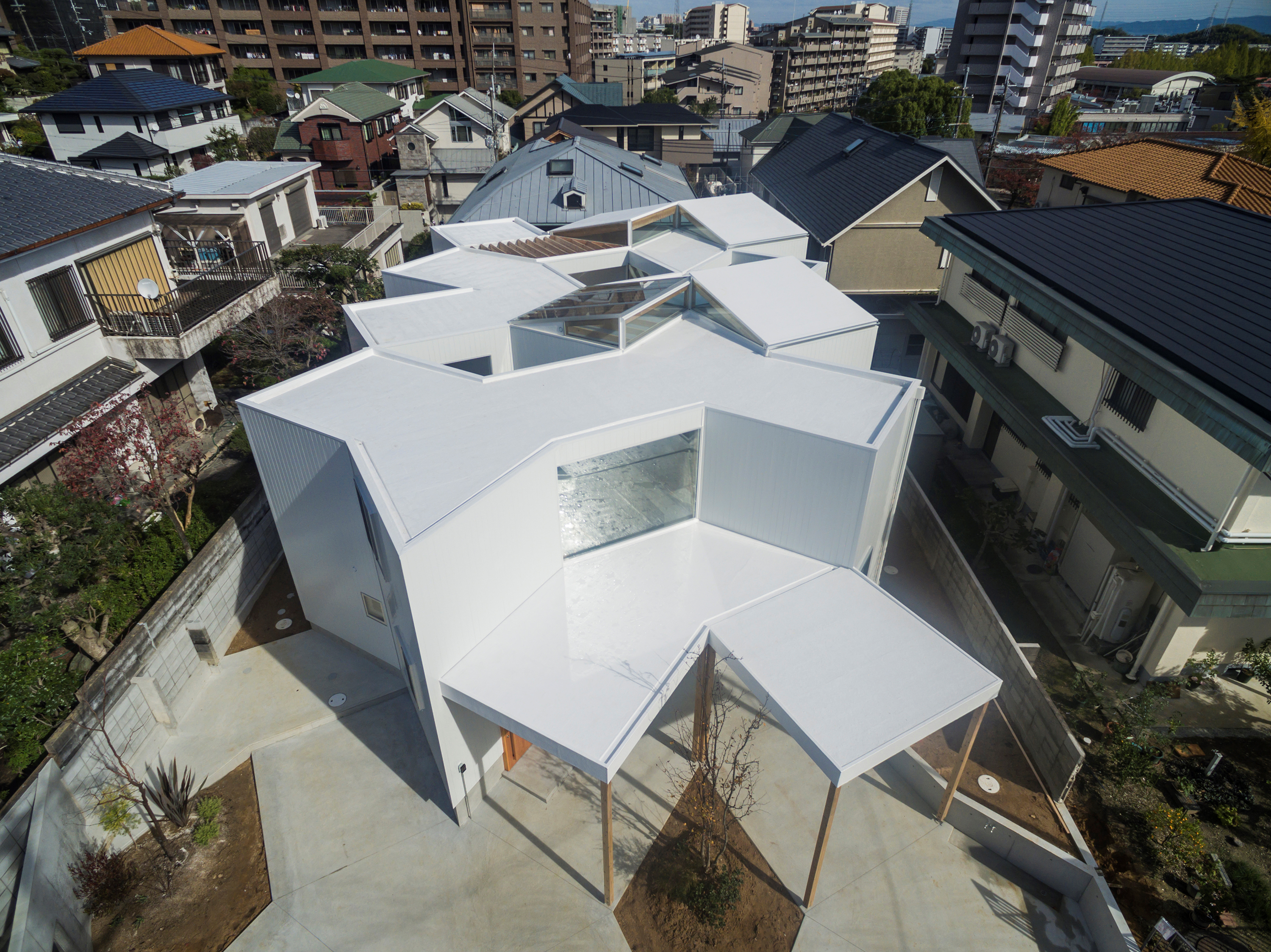 House in Hokusetsu by Tato Architects-16