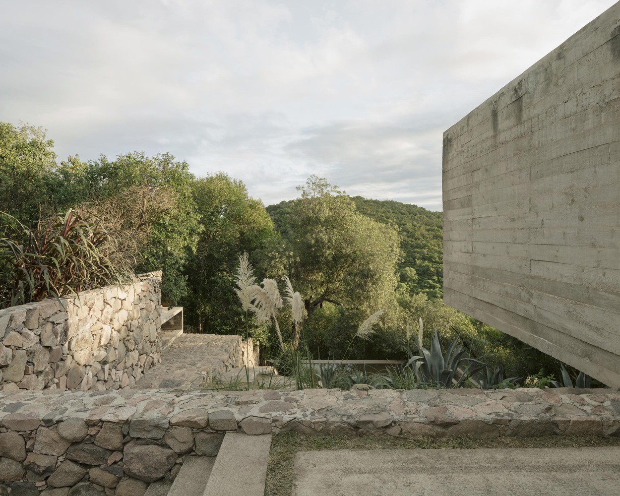 阿根廷 Río Ceballos 三元素住宅丨Agustín Lozada-9