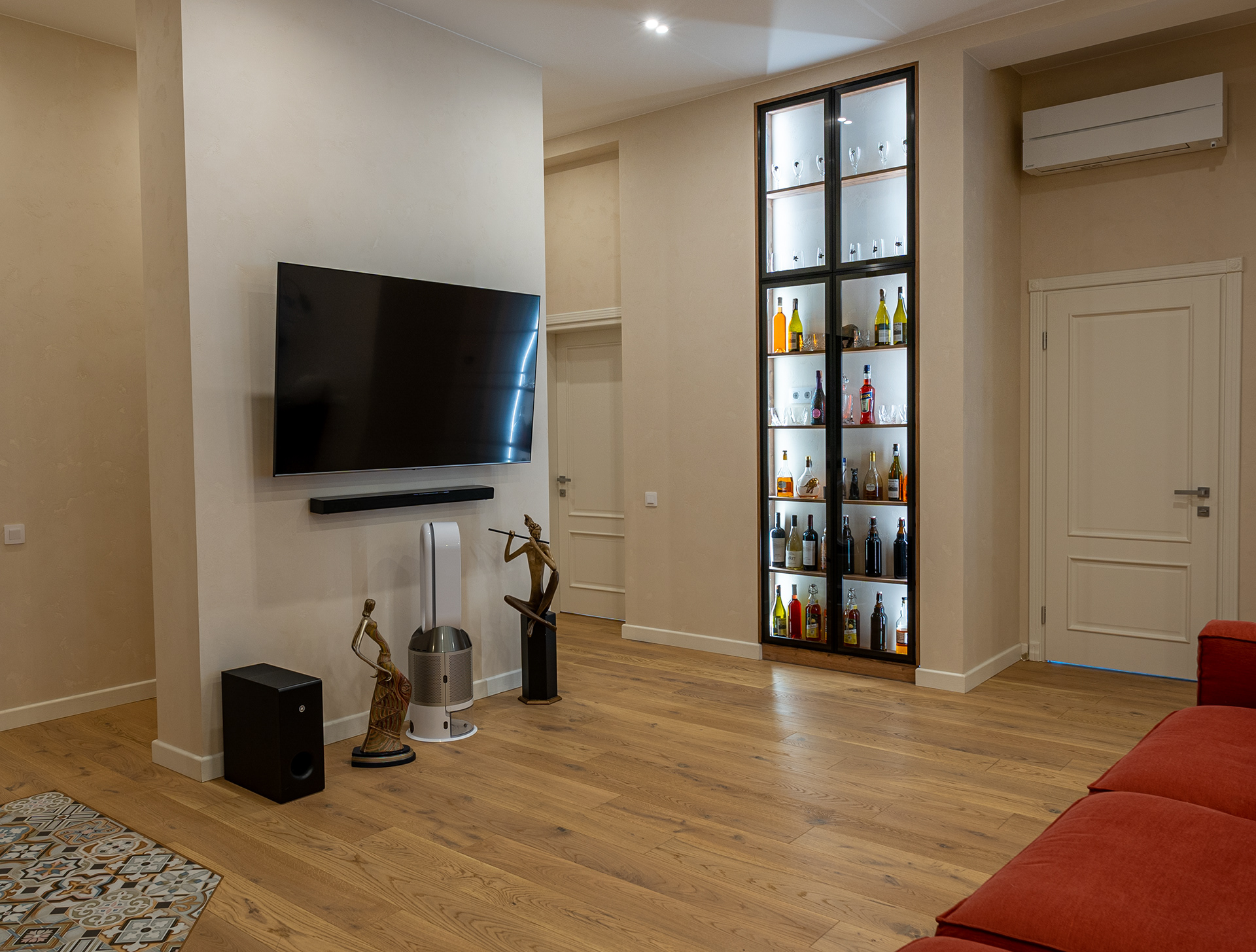 PRIVATE HOUSE: 300 sq.m, (Real)-7