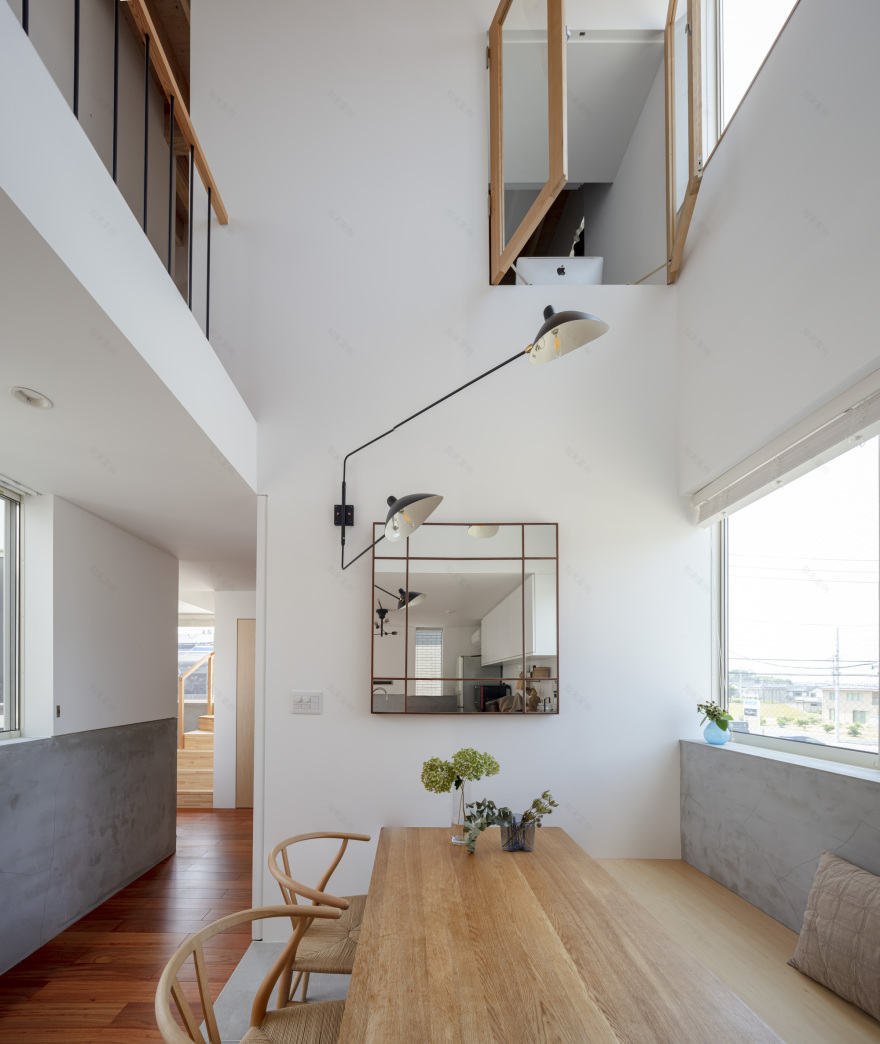 House with Hooked Multi Level Crossing / ihrmk-26