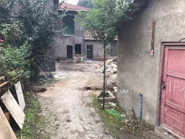 把一个破烂小院，爆改成中国风的入云屋，凉亭、枫树、竹篱笆......-51