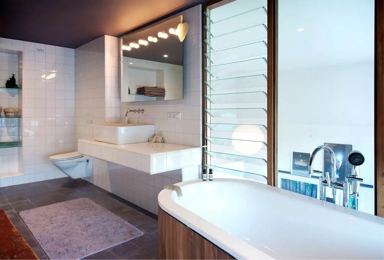 荷兰 19 世纪老学校改造的舒适亲子住宅-16