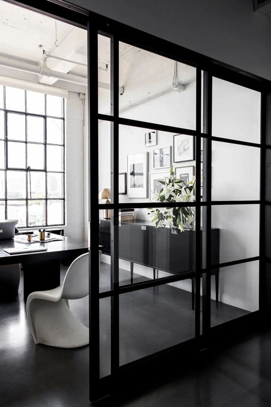 奇葩设计师用2年把房子涂成黑色,还被夸是天才?-141