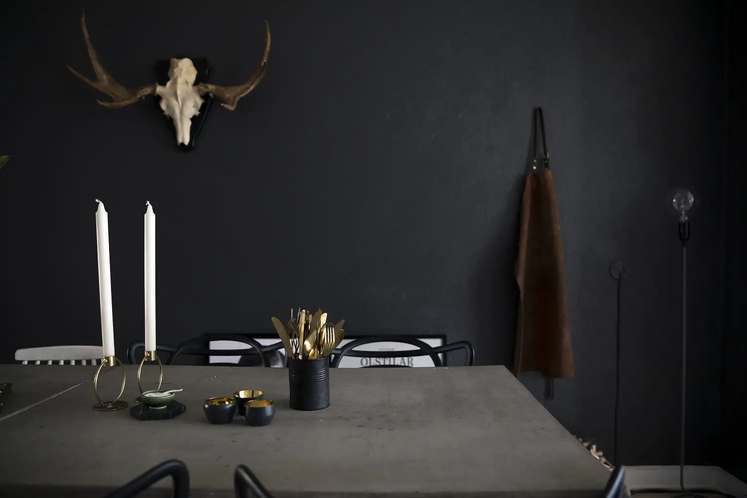 瑞典色彩家居设计 | 深蓝灰的温馨公寓-8