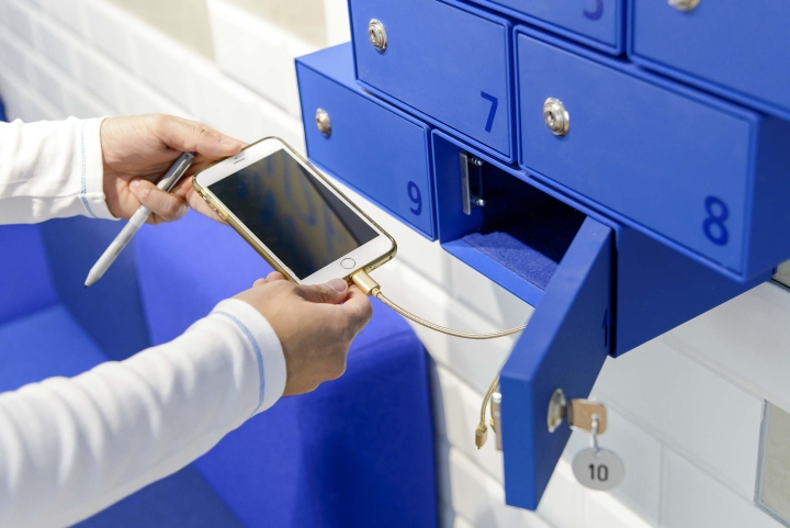 德国法兰克福 O2 Live 旗舰店——hartmannvonsiebenthal 的玻璃艺术空间-10