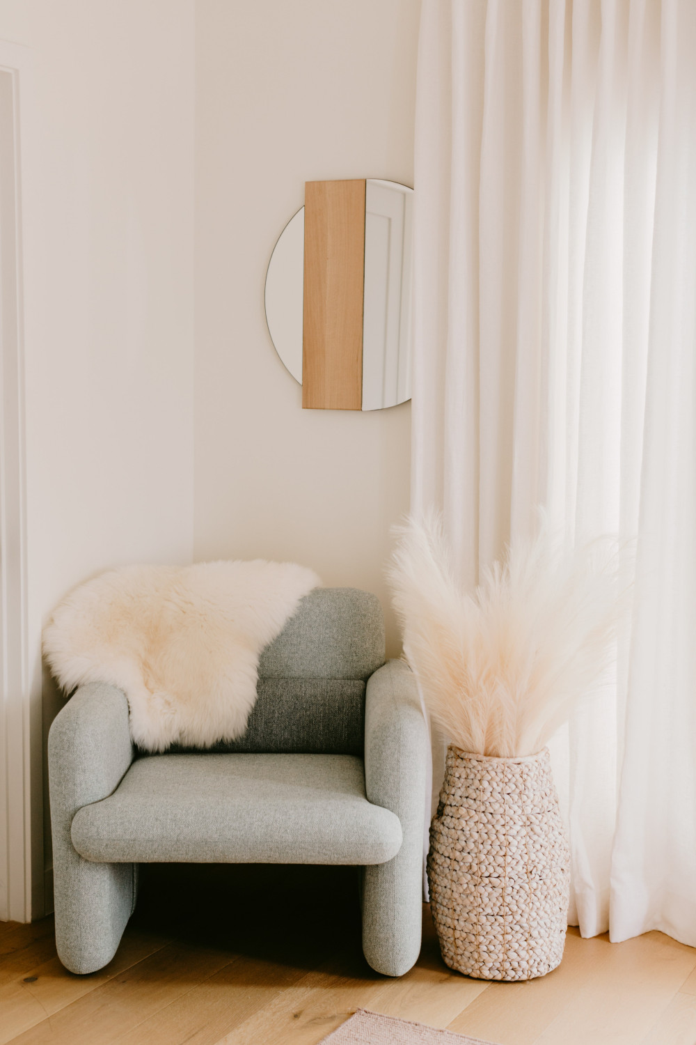 年轻企业家 Jaclyn Johnson 的洛杉矶现代西班牙风格住宅-4