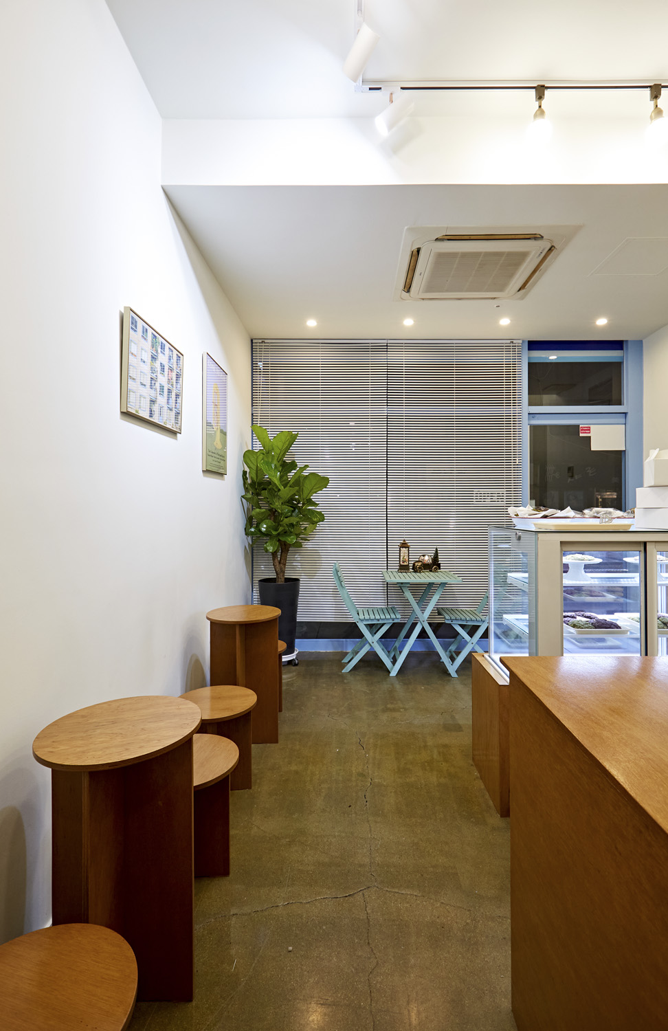 极简风 7 坪咖啡店，小巧精致的空间艺术-9