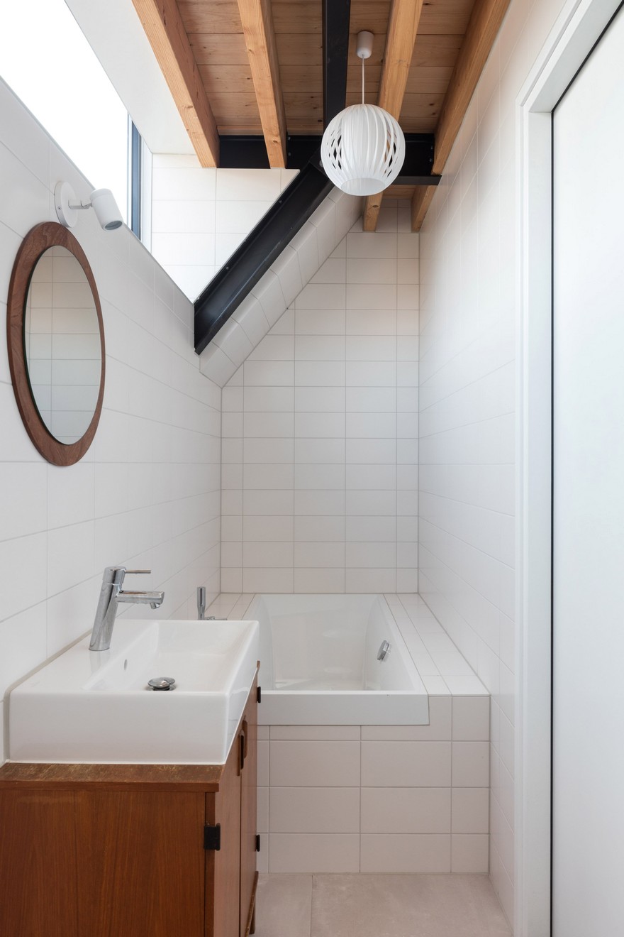 Old Brick House Replaced by a New Sustainable Timber House in Amsterdam-27