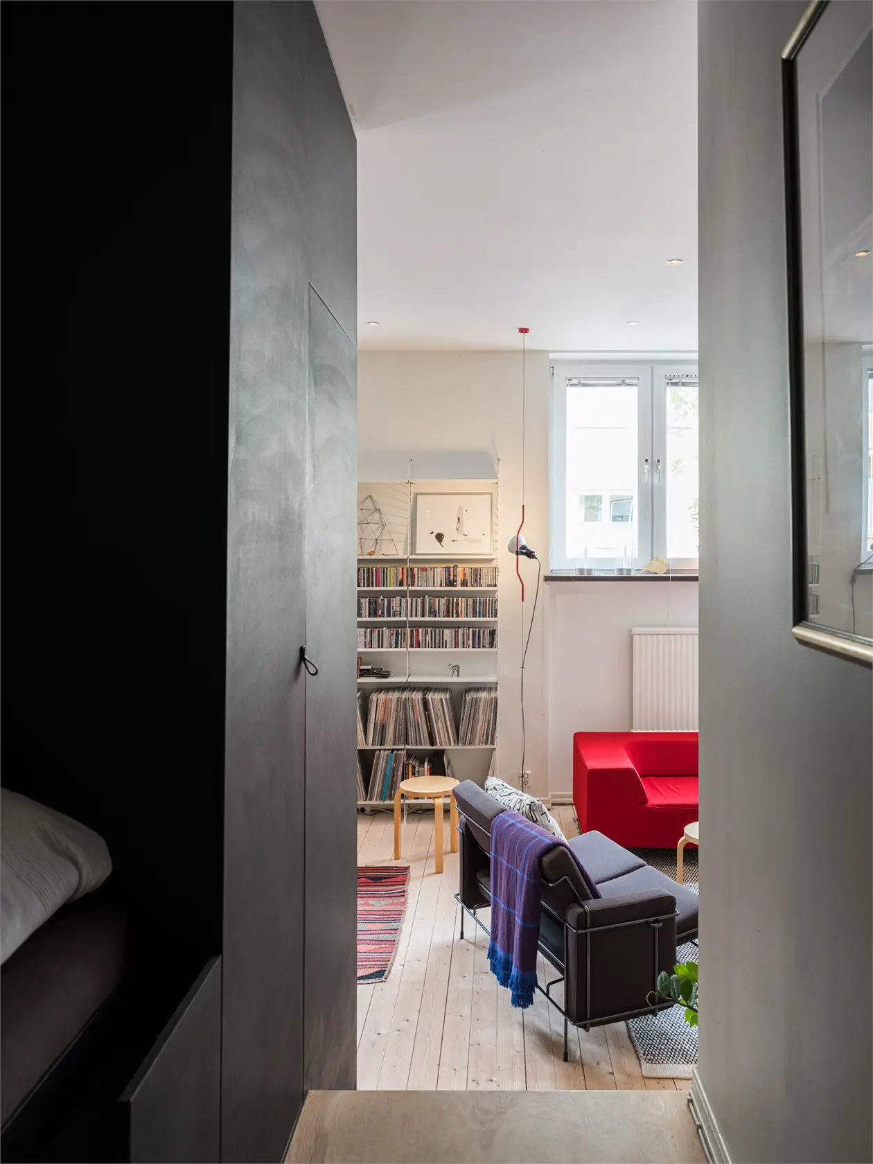 57m2 开放式公寓 | 极简黑厨房设计成为亮点-16