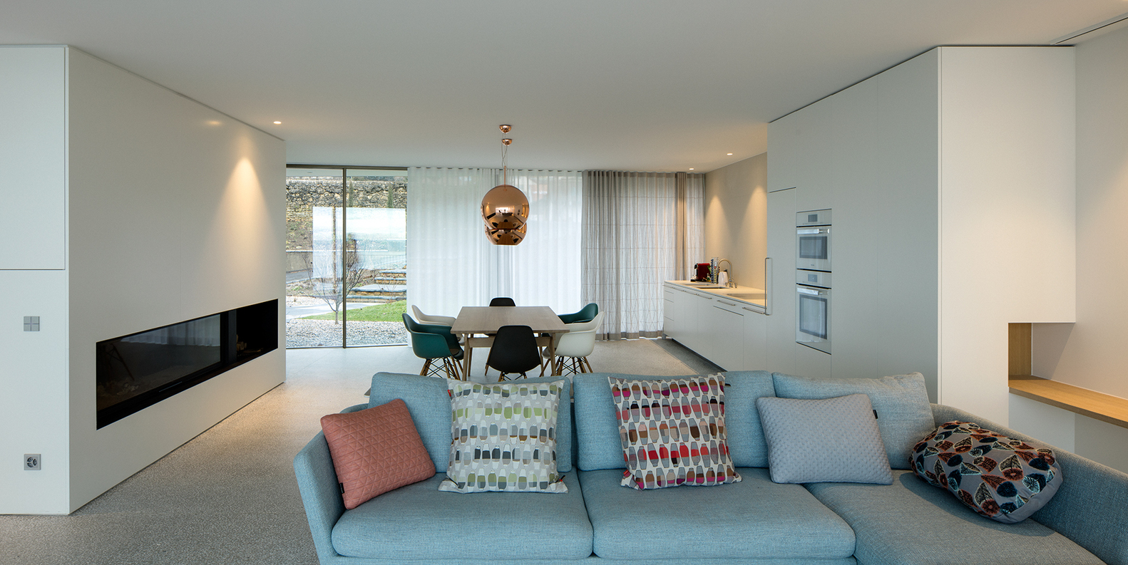 瑞士 Hauterive 湖畔混凝土与玻璃的现代住宅-35