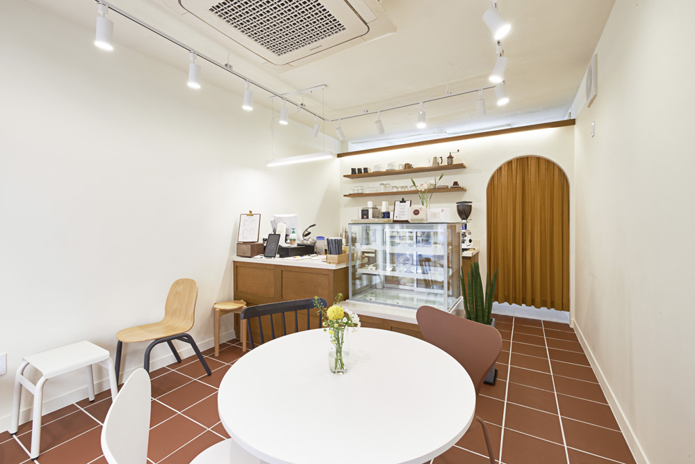 十平米可爱甜品店的室内设计魅力-4