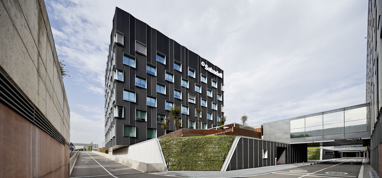 Banc Sabadell Headquarters  Bach Arquitectes-3