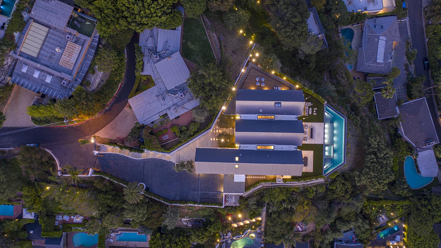 Fascinating minimalist home is cantilevered over the Los Angeles hills-48