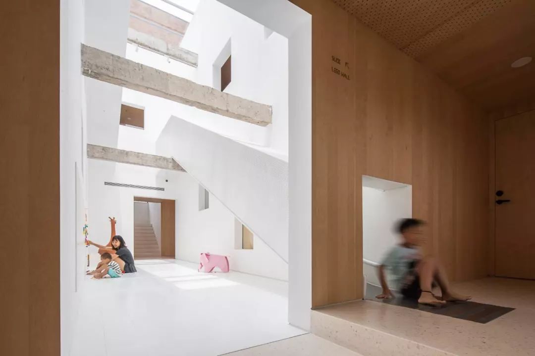 闺蜜俩花了1000万，在漓江边造了栋「积木房子」：这才是当妈的最高境界-141